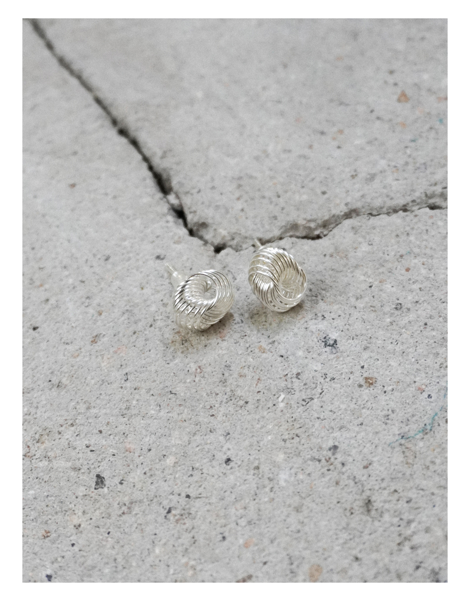 (silver 92.5) Gravity silver earrings